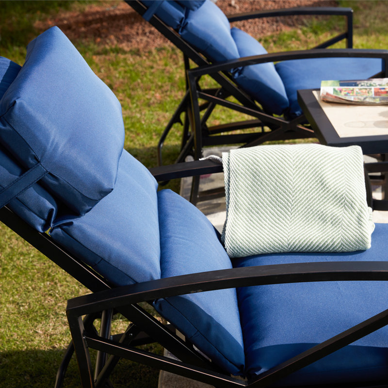 Chaise longue inclinable de 68 po avec coussins et table Ouellette, Bleu