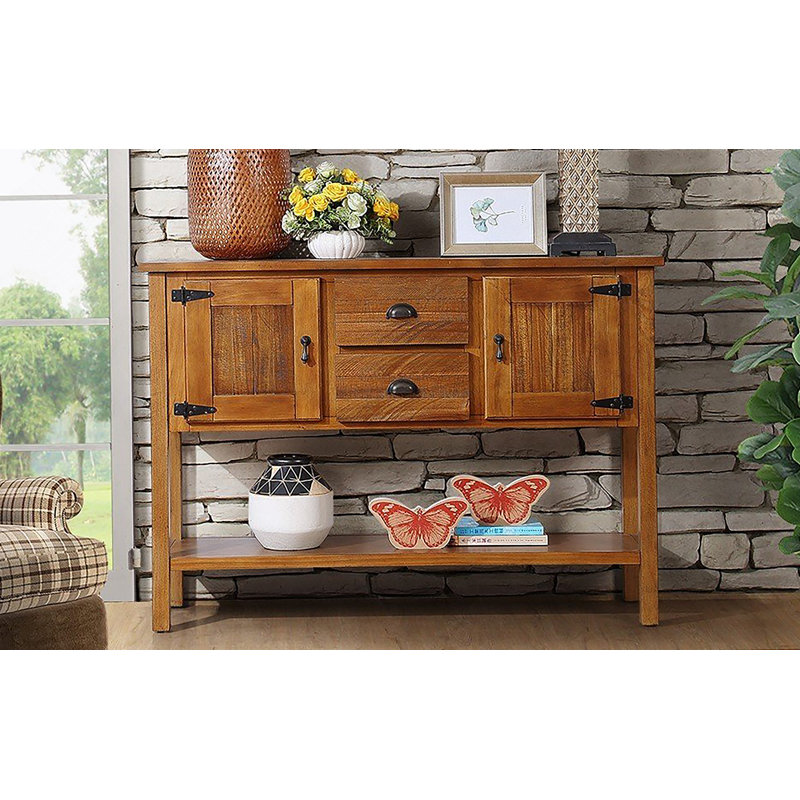 Buffet de rangement en bois massif de style rétro avec beaucoup d'espace, une fabrication durable et une utilisation polyvalente pour la décoration intérieure