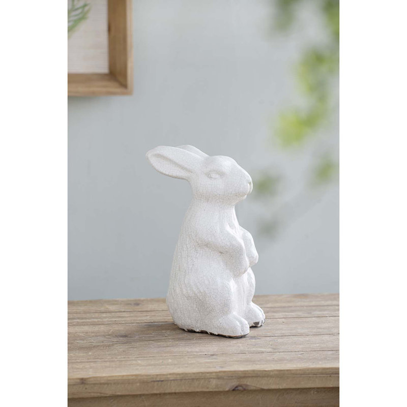 Statue de lapin debout glacé