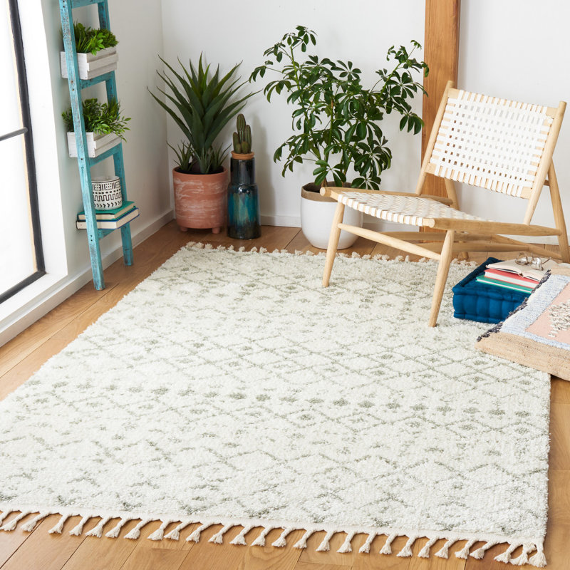 Ivory and Sage Hand-knotted Synthetic Shag Rug, 4' x 6'