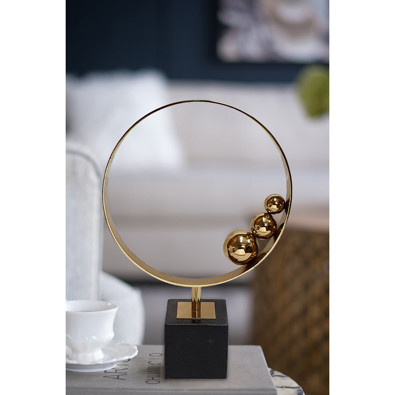 Sculpture anneau Mavis avec base en marbre, H 14 po x l 9 po x P 3 po
