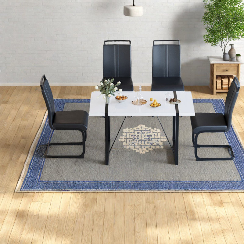 Ensembles de table de salle à manger spacieux et modernes avec plateau en MDF durable et 4 chaises en polyuréthane, parfaits pour la cuisine et les réunions de famille