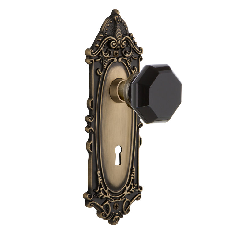 Victorian Plate with Decorative Keyhole and Waldorf Black Door Knob, 2-3/8”, Antique Brass
