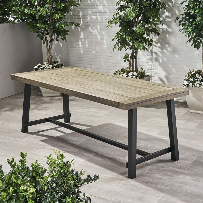 Table d'extérieur avec touche industrielle moderne - gris + patio noir