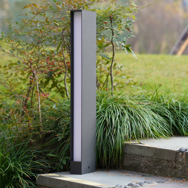 Éclairage de sentier extérieur à DEL avec éclairage de jardin au design européen moderne, H 26,2 po x l 5,9 po x P 3,9 po