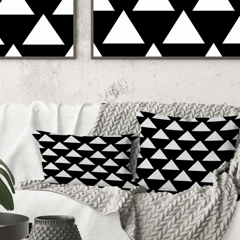 Coussin noir et blanc Triangle - Mid-Century, H 16 po x l 16 po