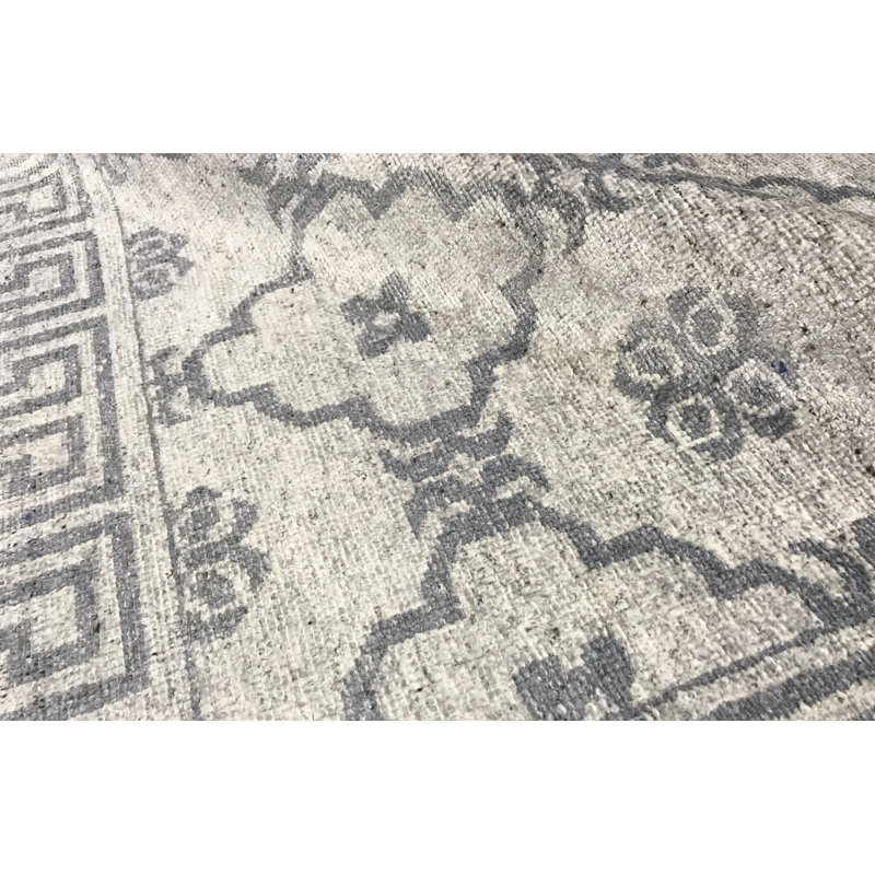 Neo Villa Southwestern Area Rug in Silver, Rectangle 6' x 9'2"