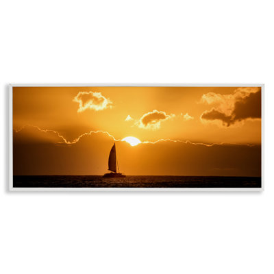 Voilier au coucher du soleil
