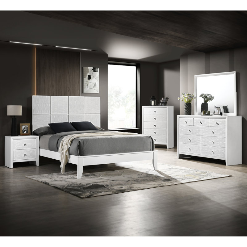 Grand lit contemporain de 1 pièce, finition blanche, façade texturée, tête de lit à panneau géométrique, style de chambre à coucher en bois