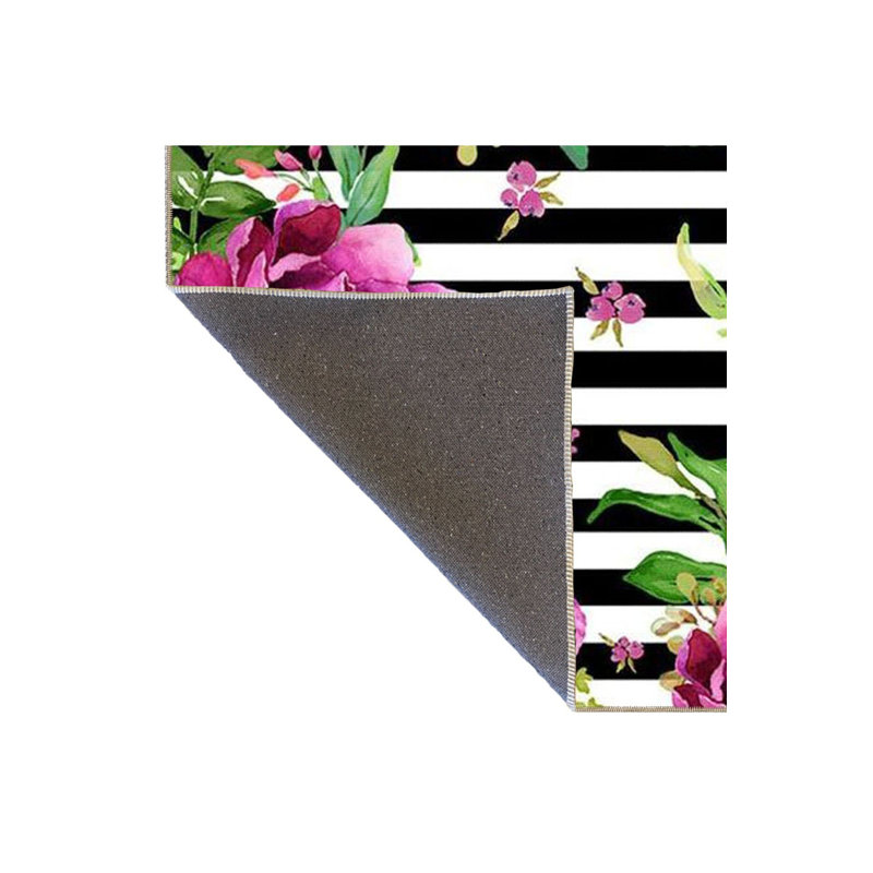 Tapis tissé mauve à motif floral coloré, Sous-tapis rectangulaire 4 pi 7 po x 6 pi 7 po inc
