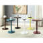 Table d'appoint ronde en bois bleu sarcelle, piédestal simple, look intemporel, espace de vie principal, taille compacte, espaces restreints, surface pour boissons avec plateau sur le plan esthétique dans différentes pièces, petite