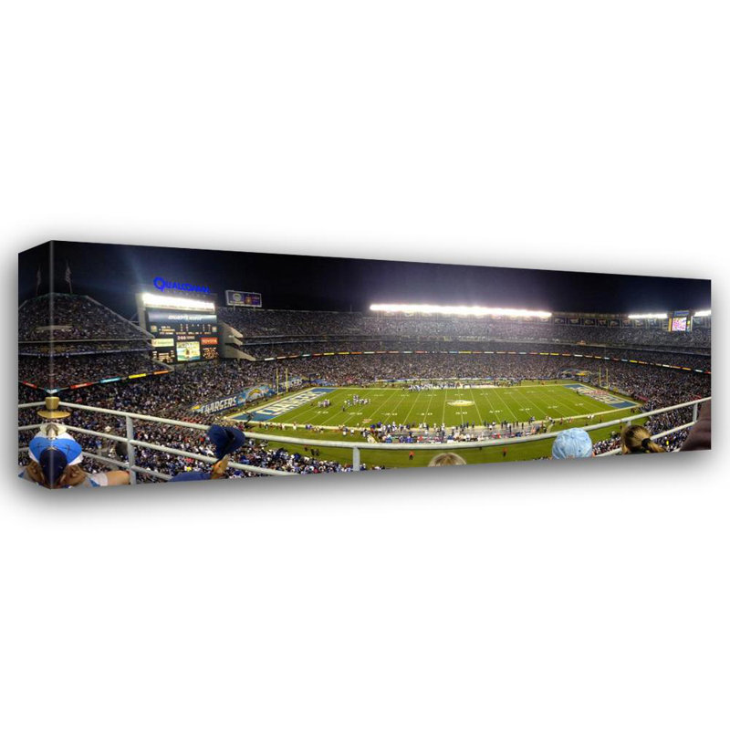 Qualcomm Stadium, H 7 po x l 18 po