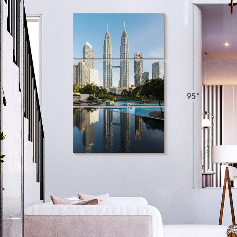 Horizon central de Sireci, Kuala Lumpur, H 57 po x l 36 po