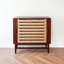 Meuble à bijoux vintage de style milieu du siècle en bois de cerisier à plusieurs tiroirs (42,72 po) – Assemblage à queue d'aronde, grand espace de rangement compartimenté pour bijoux et accessoires, tiroirs sans poignées à rainure en U