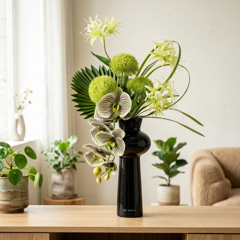 Fleurs artificielles avec vase