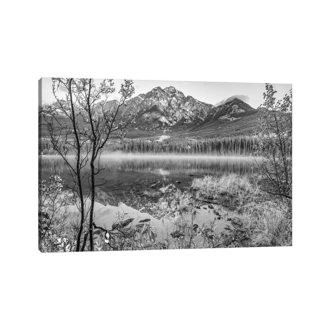 Pyramid Mountain From Pyramid Lake, Jasper National Park, Alberta, Kanada von Tim Fitzharris - Gallery-Wrapped Canvas Gi...