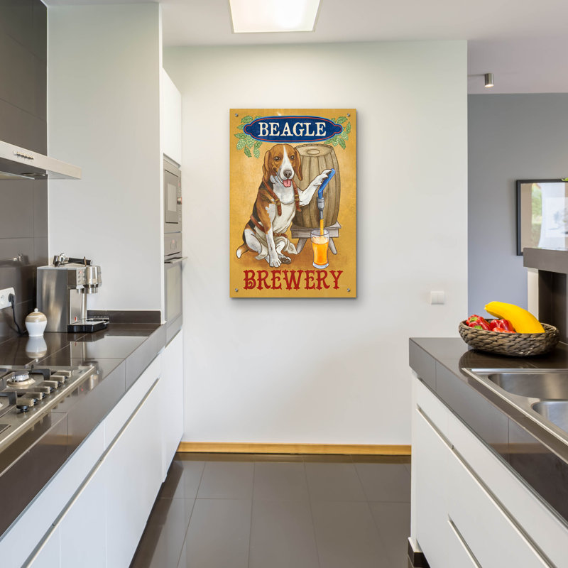 «Beer Dogs» par Mary Urban, H 36 po x l 24 po x P 0,2 po