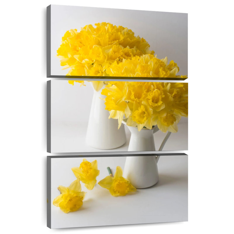 Harnek Daffodil Blooms, 32" H x 20" W