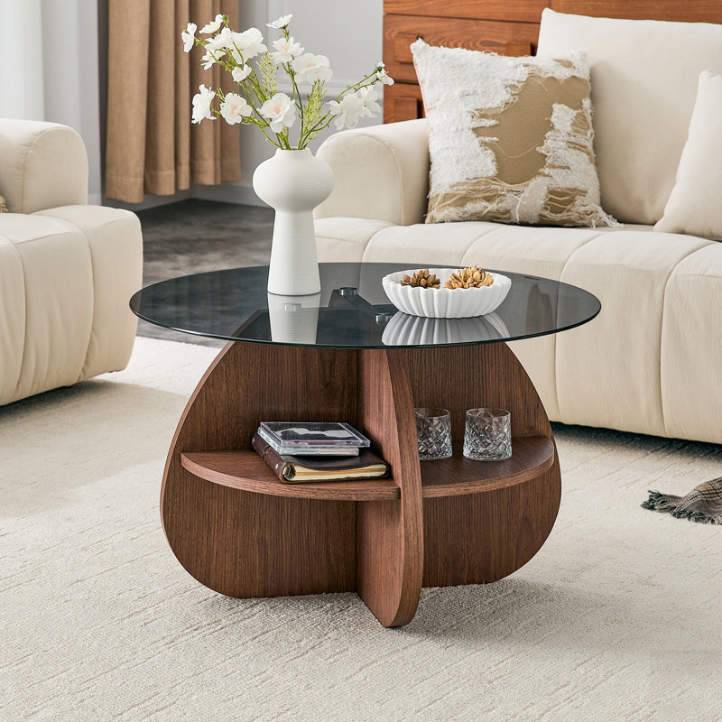 Table basse créative à structure croisée avec plateau en verre trempé gris et rangement en forme de ventilateur de couleur noyer, parfaite pour les petits espaces et les salons modernes.