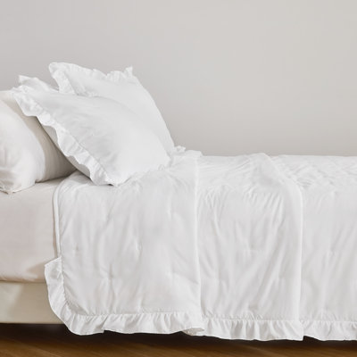 Dot Stitched Ruffled Quilt Set With Shams