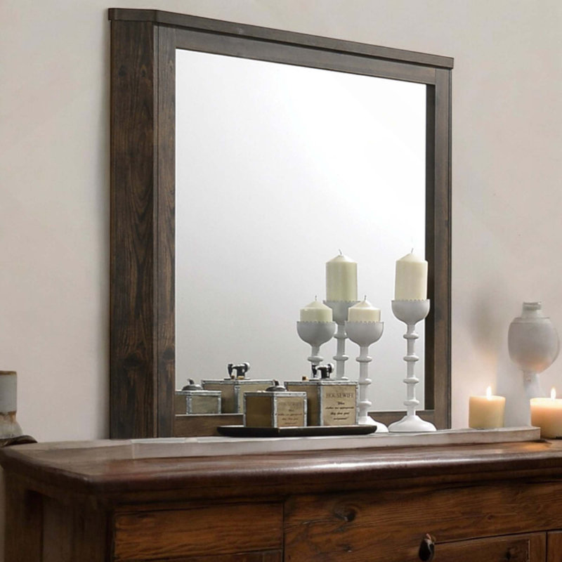 Miroir élégant avec surface réfléchissante élégante et conception rectangulaire contemporaine pour une sensation d'espace spacieux
