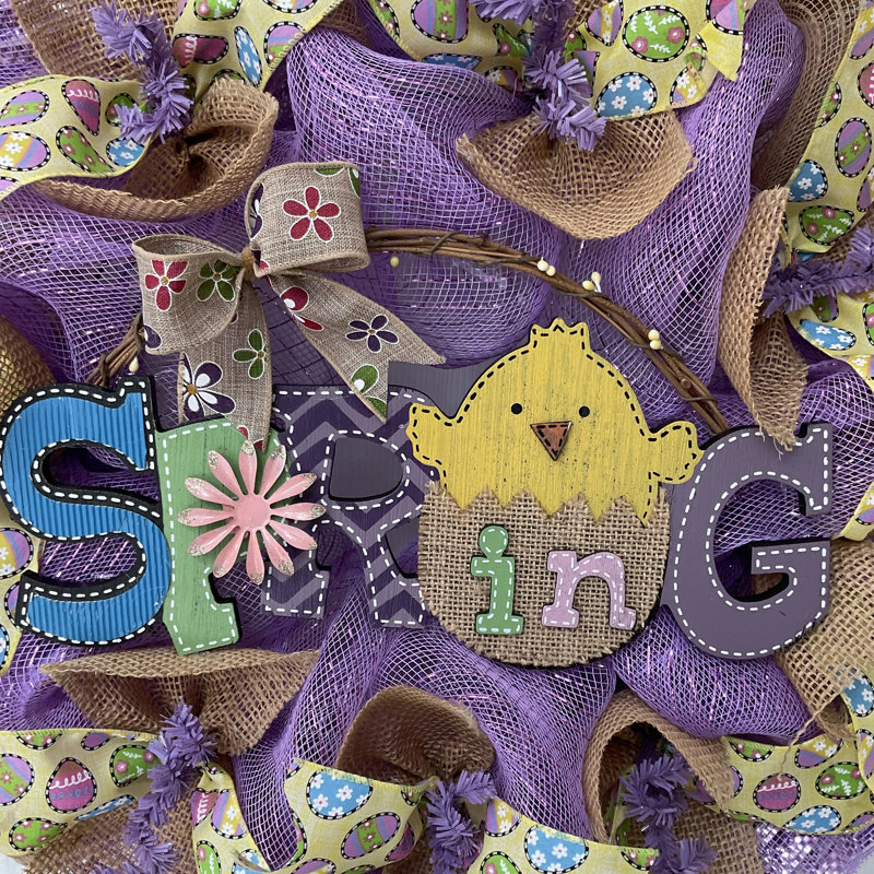 Couronne de printemps avec poussin de Pâques