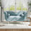 Banc en velours Celestin avec garniture cloutée et accoudoirs courbés Celestine