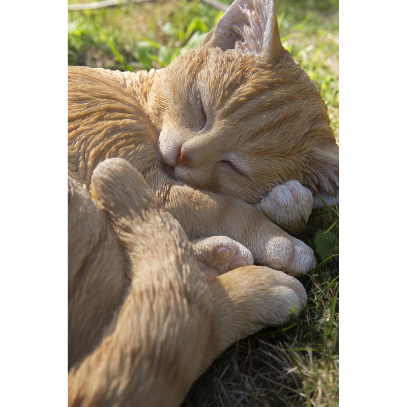 Statue de chat tigré couché et endormi, Orange
