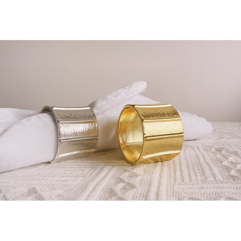 Ensemble de 4 rondelles de serviettes en métal martelé Minimalist Glam, Argent argent