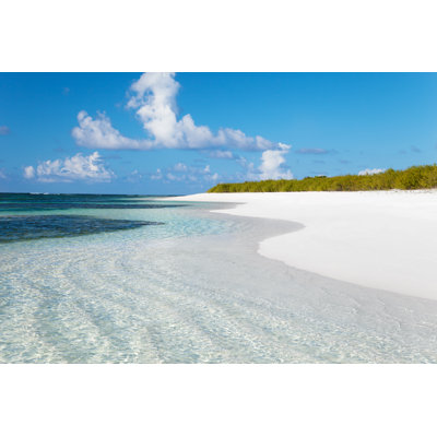Plage de sable blanc intacte à Anegada par Cd Wheatley