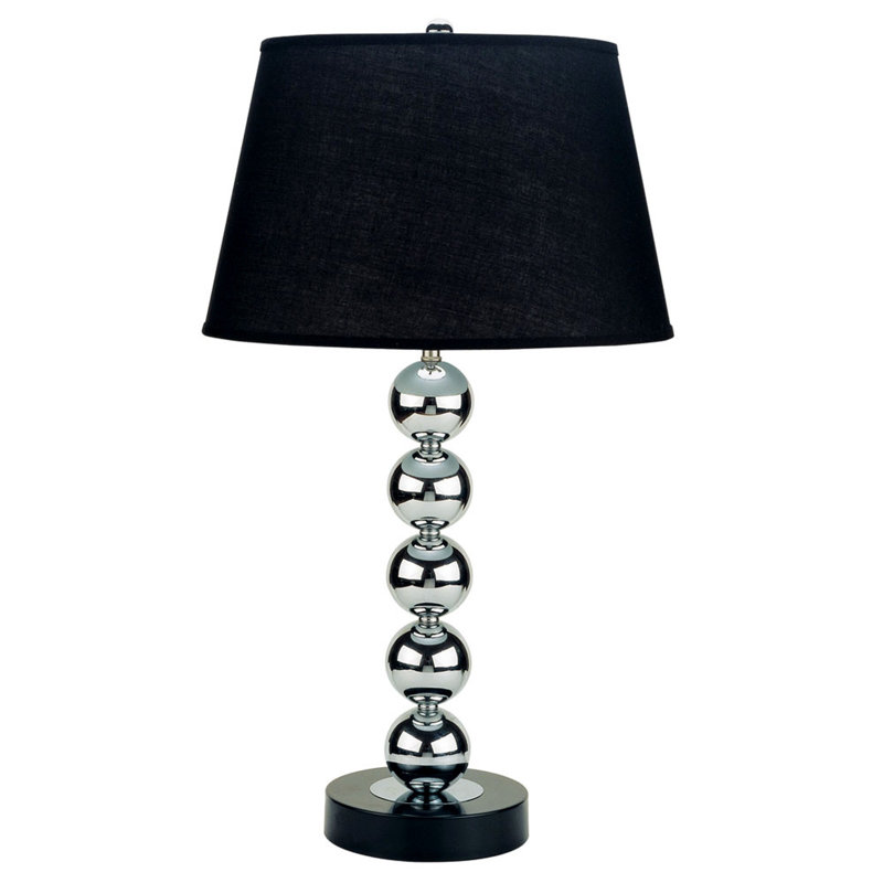 Lampe de table en argent avec abat-jour noir