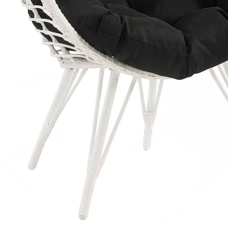 Chaise longue en tissu noir et osier blanc