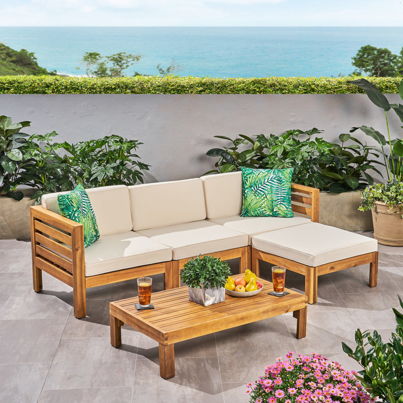 Meuble en bois beige avec coussins pour chaises de patio