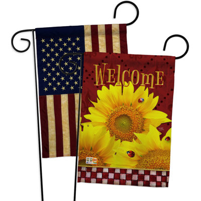 Les fleurs de style décoratifs en polyester de 2 côtés 19 po x 13 po.  drapeau de jardin