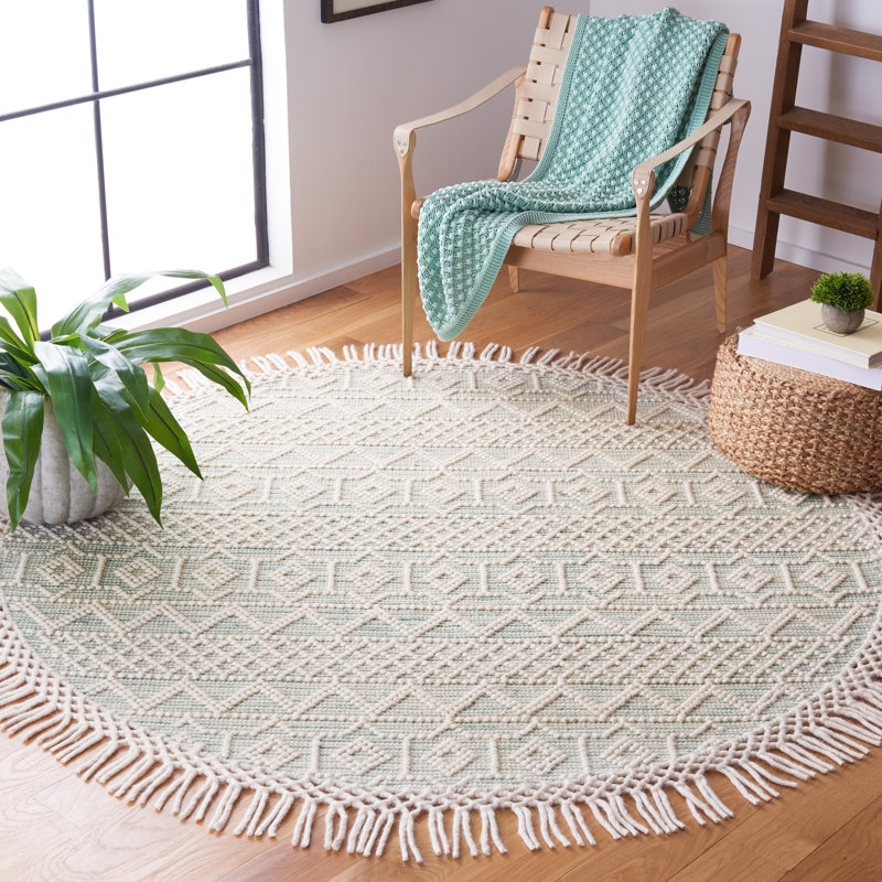 Aldeline Geometric Handmade Area Rug in Ivory/Light Green, Round 6'