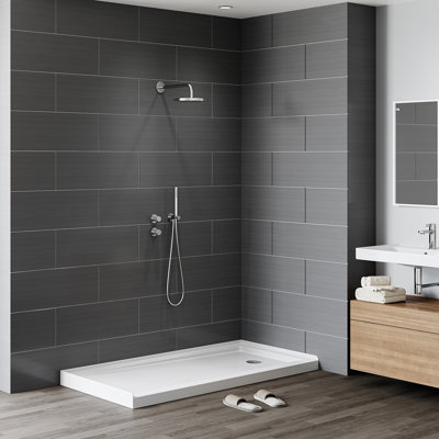 Base de douche antidérapante l 60 po x P 30 po avec ensemble de drain noir mat, conception à seuil plus large