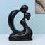Sculpture moderne moderne avec petit couple-506615785