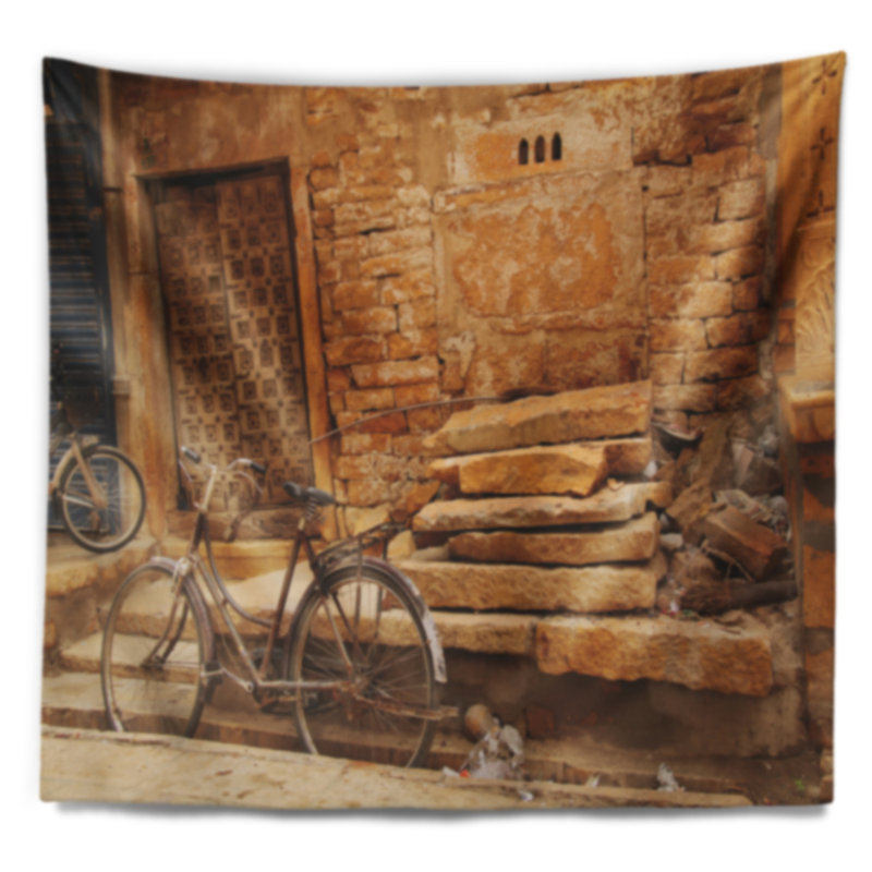 Bicyclette de polyester contre tapisserie murale avec accessoires suspendus inclus, H 78 po x l 92 po