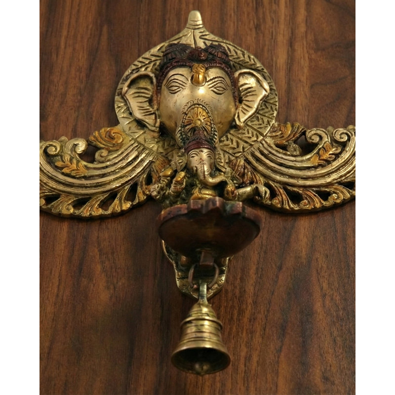 Lampe Ganesha dansante en laiton fabriquée à la main et cloche de temple en forme de cloche de temple en forme de mèche décorative