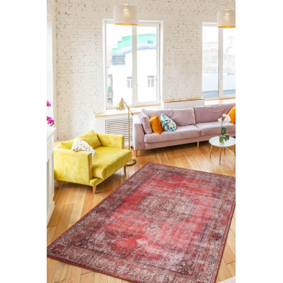 Tapis rouge à motif tissé rétro