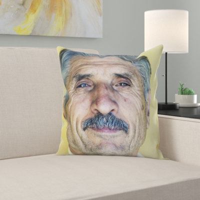 Coussin décoratif âgé