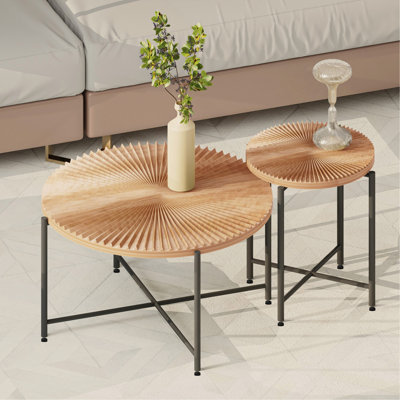 Table de bout, ensemble et ensemble de table basse 2 pièces à motif Radial en MDF imperméable avec housse en PVC, conception cylindrique vieillie, pieds en métal noir - charme rustique classique, brun cèdre rouge