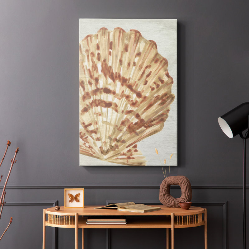 «Vintage Shell Vignette III» - galerie enveloppée de cavas, H 27 po x l 18 po