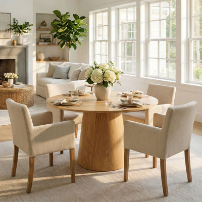 Ensemble de table de salle à manger pour 4 personnes Sarosh avec table ronde de 52 po et 4 fauteuils rembourrés en lin