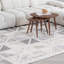 Tapis d'intérieur à motif géométrique gris crème.-1014529662