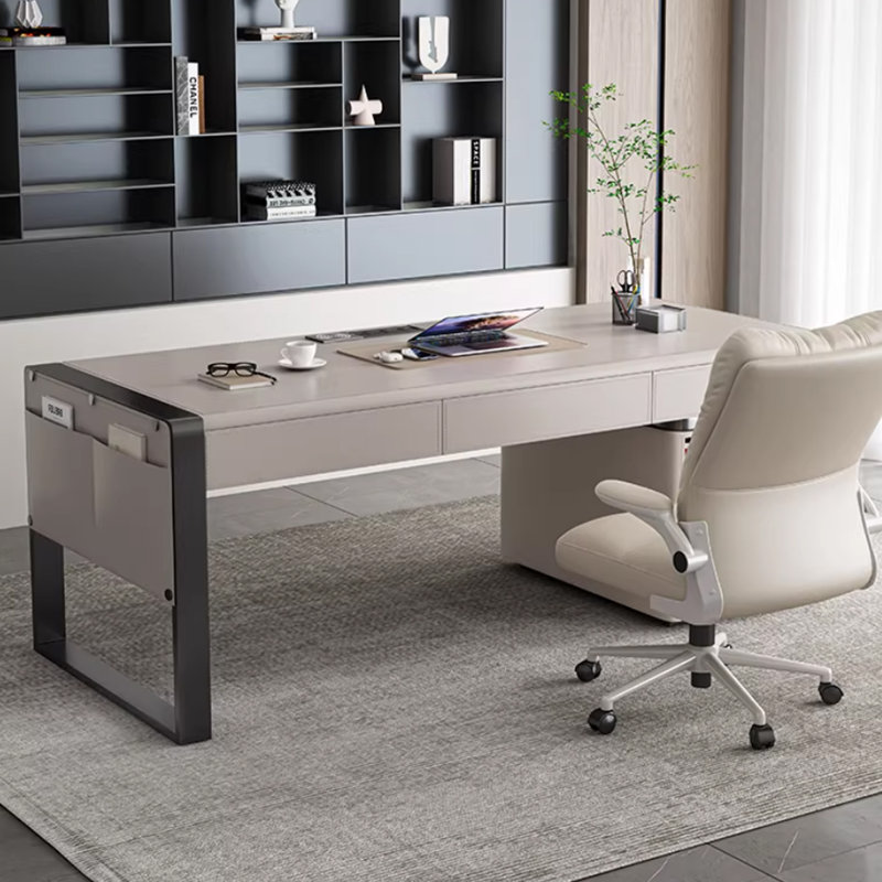 Bureau rectangulaire gris et noir en bois manufacturé + acier laminé à froid, H 29,92 po x l 62,99 po x P 27,56 po