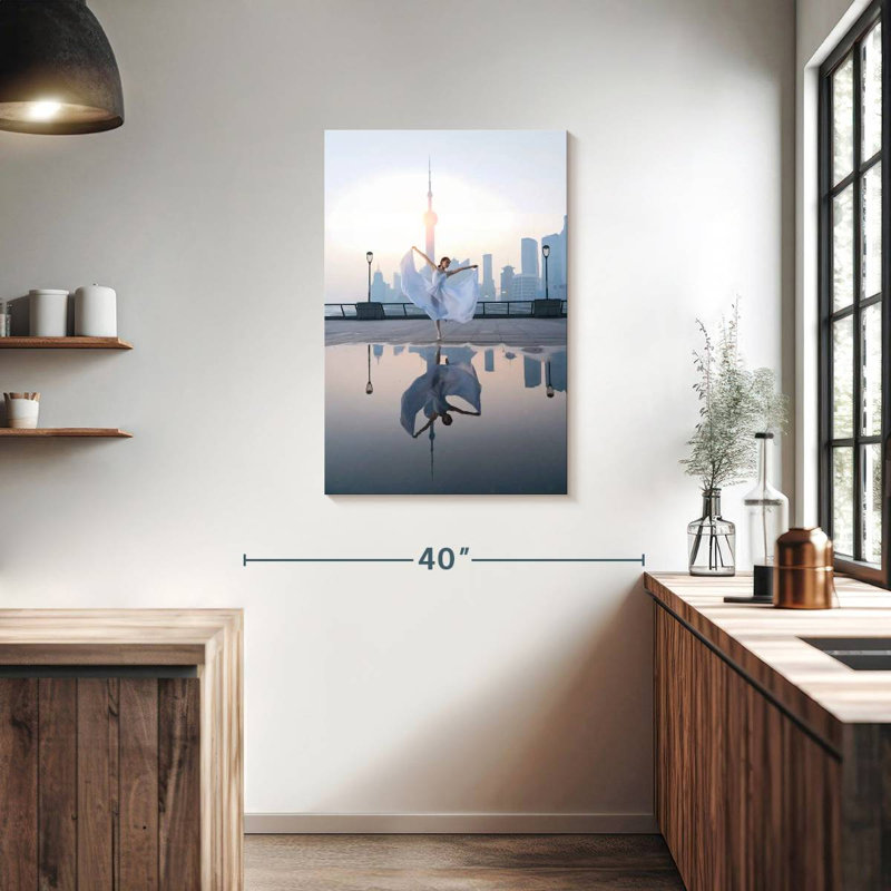 Enn Dancing By The Bund, H 36 po x l 24 po