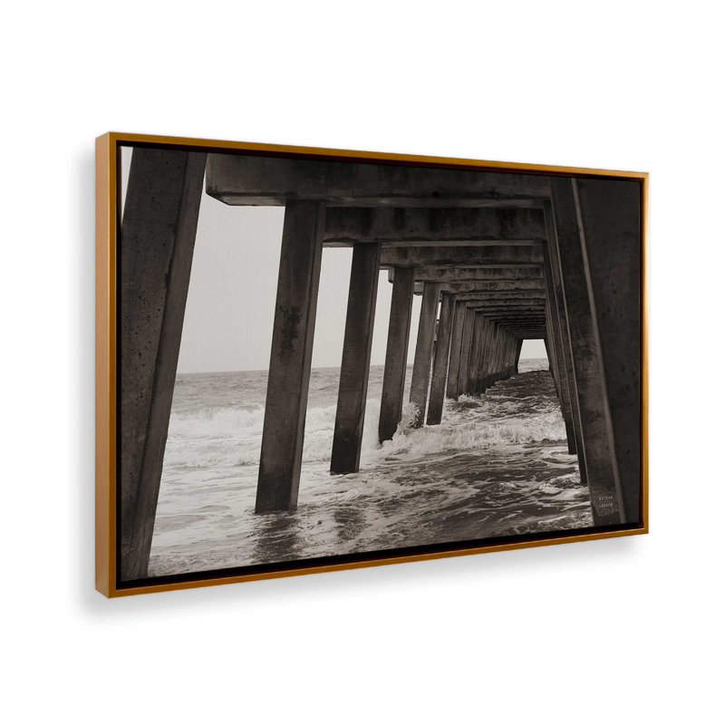 «Pier Angles I» par Nathan Larson, reproduction d'art sur toile, H 20 po x l 30 po, Cadre flottant, Doré