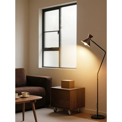 Lampe sur pied en fer de style médiéval