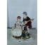 Figurine de couple romantique en porcelaine avec guitare et livre NIFao 11 po x 8 po x H 13 po